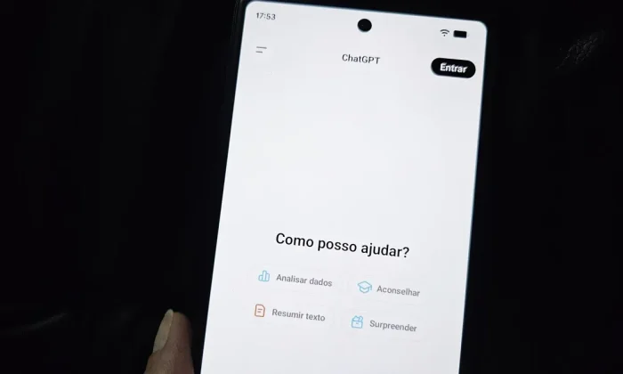 Tela de computador exibindo painel de controle de inteligência artificial avançada