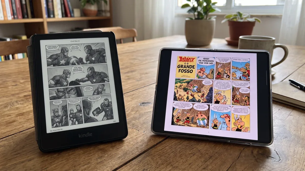 Dispositivo de leitura digital exibindo ilustrações em escala de cinza sobre mesa de madeira