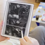 Kindle x Galaxy Z Fold 8: Análise Técnica para Leitura de HQs e Mangás