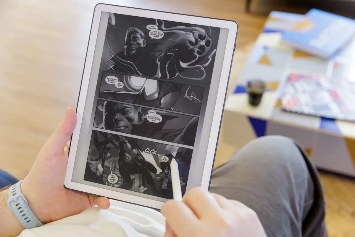Kindle x Galaxy Z Fold 8: Análise Técnica para Leitura de HQs e Mangás